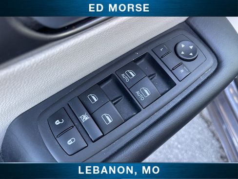 Used 2023 Chrysler Pacifica Touring-L image 22