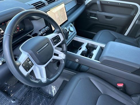 Used 2025 Land Rover Defender 110 S image 9