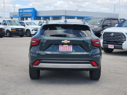 Used 2025 Chevrolet Trax LT FWD image 6