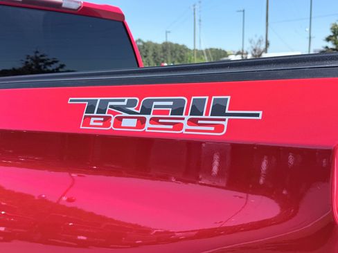 Used 2021 Chevrolet Silverado 1500 Custom Trail Boss w/ LPO, Dark Essentials Package AWD/4WD image 10