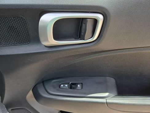 Used 2025 Hyundai Venue SEL FWD image 33