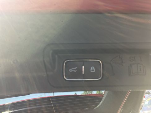 Used 2023 Ford Explorer XLT w/ Equipment Group 202A AWD/4WD image 15