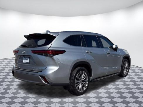 Used 2021 Toyota Highlander Platinum AWD/4WD image 7