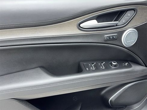 Used 2022 Alfa Romeo Stelvio Ti image 34