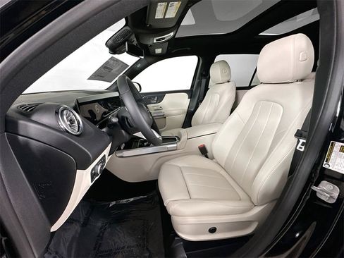 Certified 2025 Mercedes-Benz GLB 250 image 21