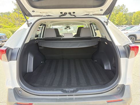 Certified 2022 Toyota RAV4 XLE FWD image 28