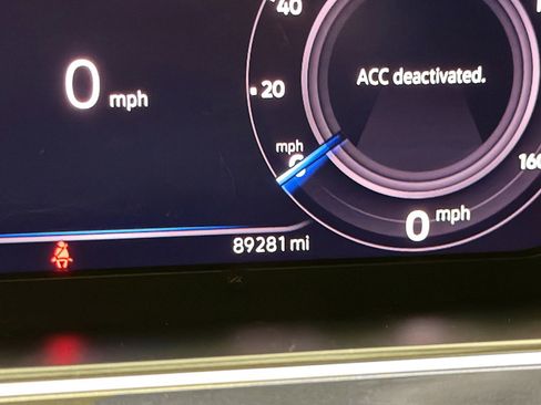 Used 2019 Volkswagen Tiguan SEL FWD image 8