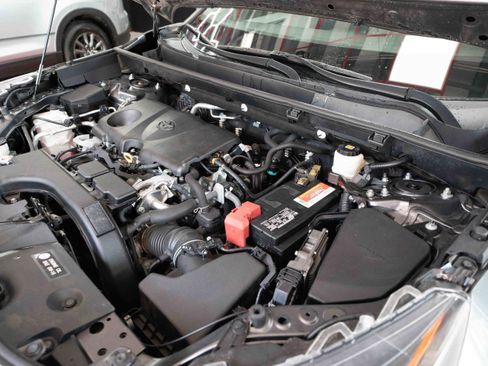 Used 2021 Toyota RAV4 XLE FWD image 31