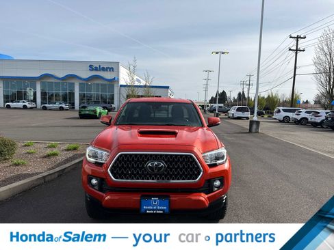 Used 2018 Toyota Tacoma TRD Sport w/ Technology Package image 6