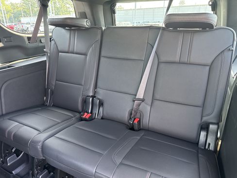 Used 2022 Chevrolet Suburban RST w/ Luxury Package RWD image 32