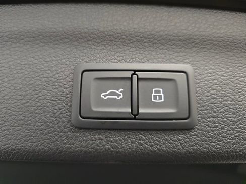 Used 2025 Audi Q3 2.0T Premium w/ Convenience Package image 37