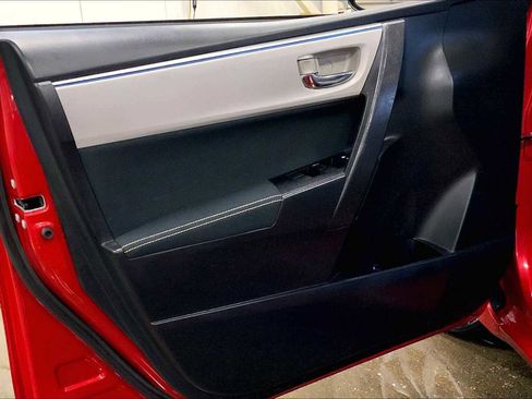 Used 2014 Toyota Corolla LE image 19