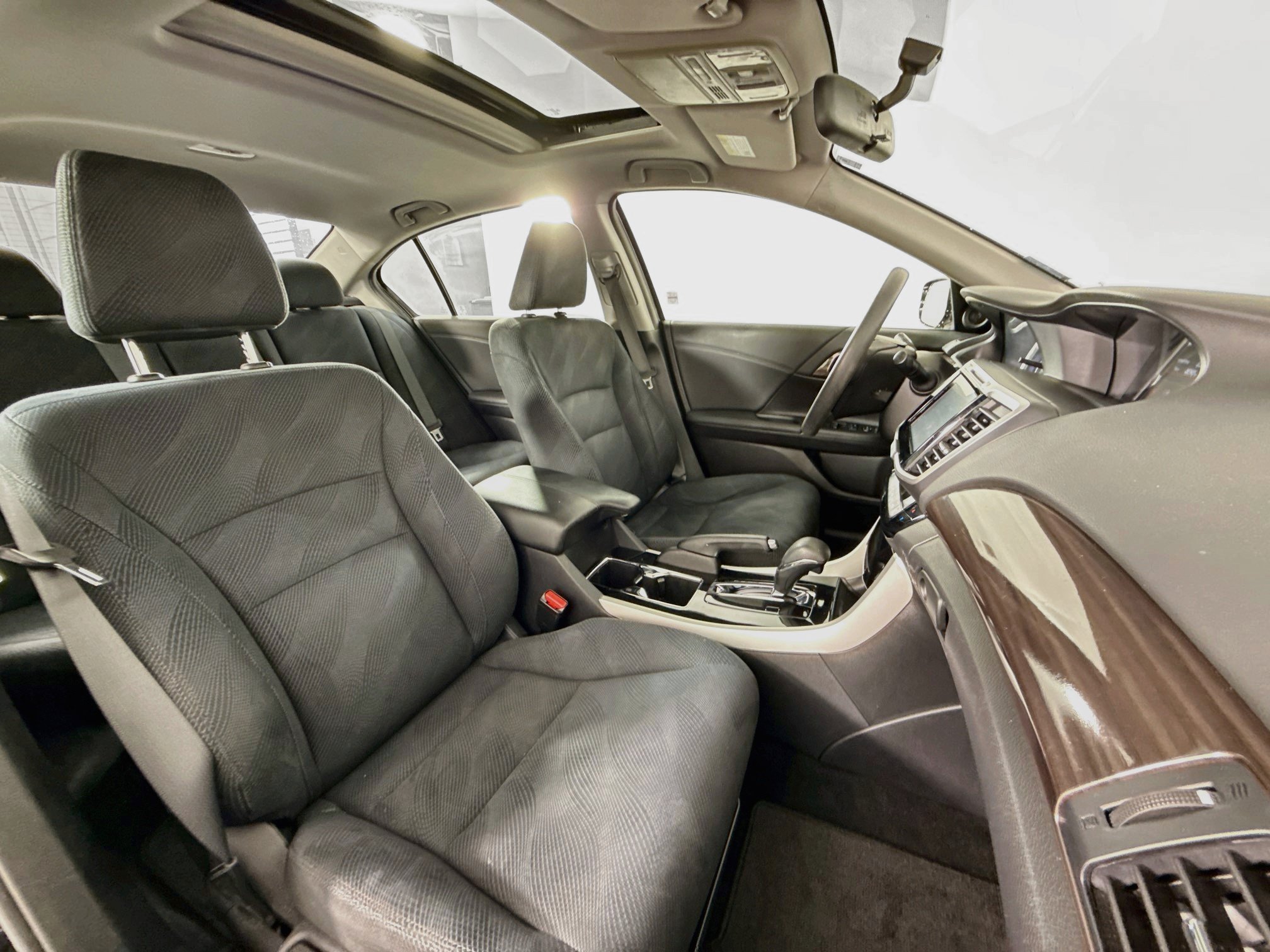 Used 2016 Honda Accord EX image 24