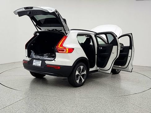 New 2026 Volvo XC40 B5 Plus w/ Protection Package Premier AWD/4WD image 11