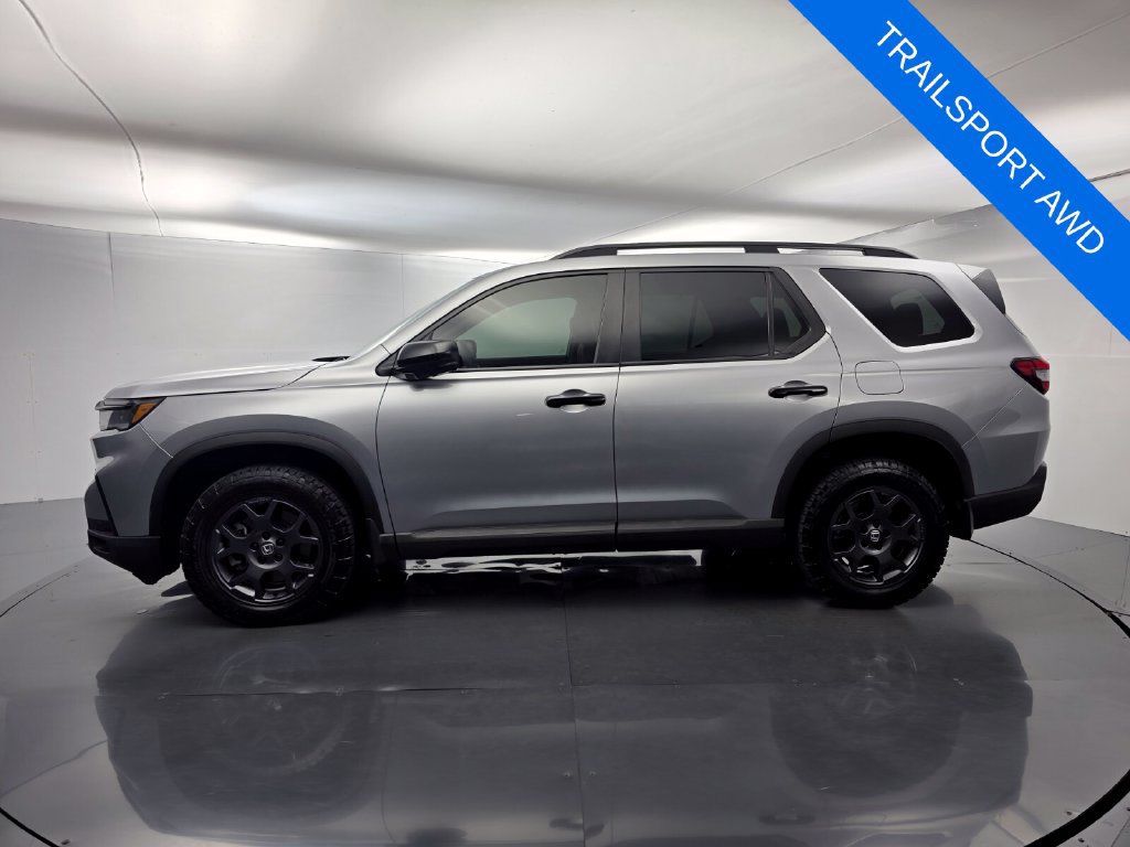 Used 2025 Honda Pilot TrailSport image 7