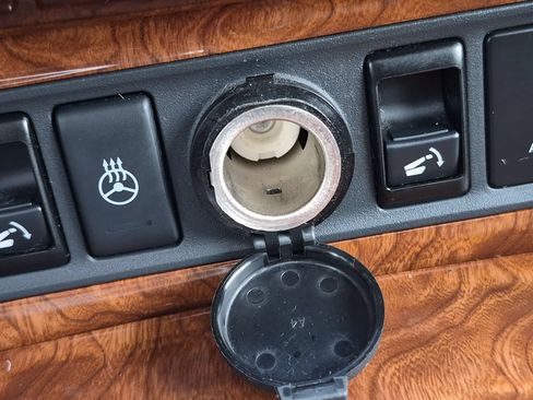 Used 2015 INFINITI QX80 4WD w/ Deluxe Technology Package image 32