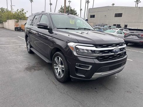 Used 2024 Ford Expedition Limited image 7