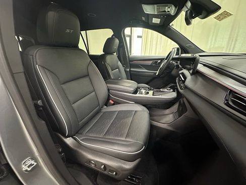 Certified 2025 Buick Enclave Sport Touring image 18