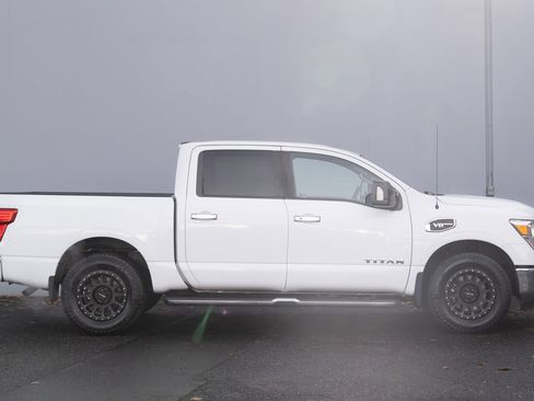 Used 2017 Nissan Titan S image 25