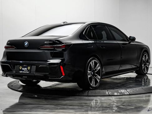 Used 2025 BMW i7 xDrive60 w/ Executive Package AWD/4WD image 18