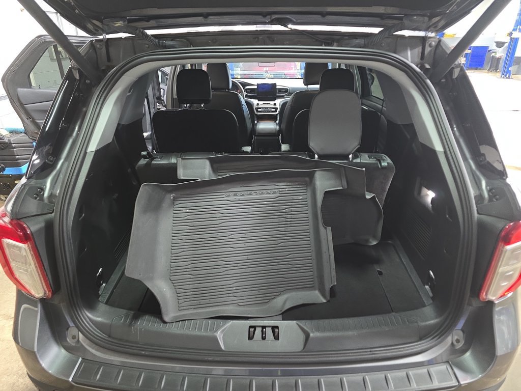 Used 2023 Ford Explorer XLT w/ Equipment Group 202A AWD/4WD image 14