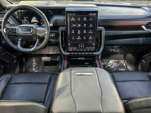 Used 2025 GMC Yukon Denali AWD/4WD image 16