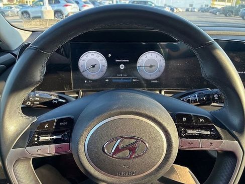 Used 2023 Hyundai Elantra Limited image 30