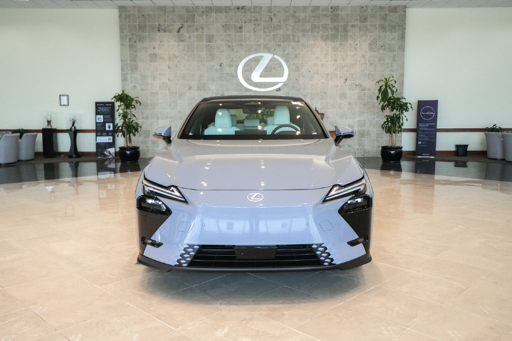 New 2026 Lexus ES 350e w/ Accessory Package (Z1) FWD image 2