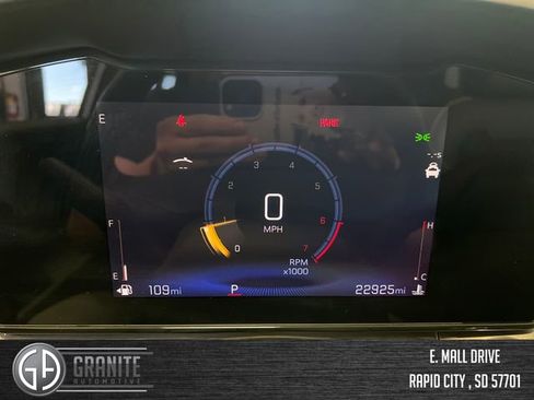 Used 2025 Chevrolet Trax ACTIV w/ Sunroof Package image 15