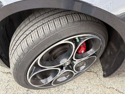 Used 2022 Alfa Romeo Giulia Veloce image 19