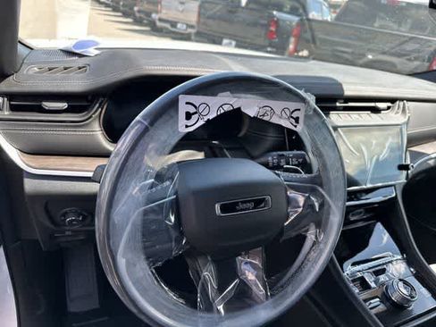 New 2026 Jeep Grand Cherokee Limited AWD/4WD image 4