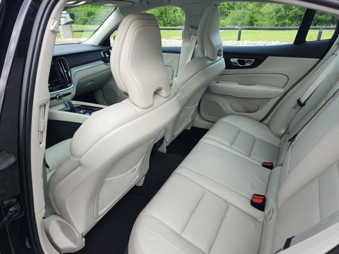 Used 2024 Volvo S60 B5 Plus FWD image 10