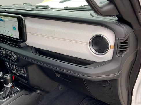 Used 2024 Jeep Wrangler Unlimited Sahara AWD/4WD image 18