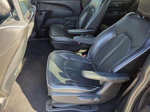 Used 2019 Chrysler Pacifica Limited w/ Advanced Safetytec Group image 13