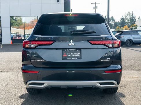 New 2025 Mitsubishi Outlander SE image 5