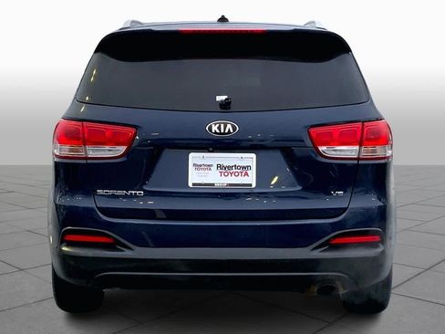 Used 2016 Kia Sorento LX image 4