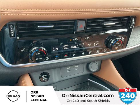 Used 2025 Nissan Rogue Platinum w/ Tech Package image 24