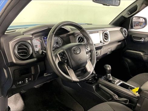 Used 2019 Toyota Tacoma SR image 18
