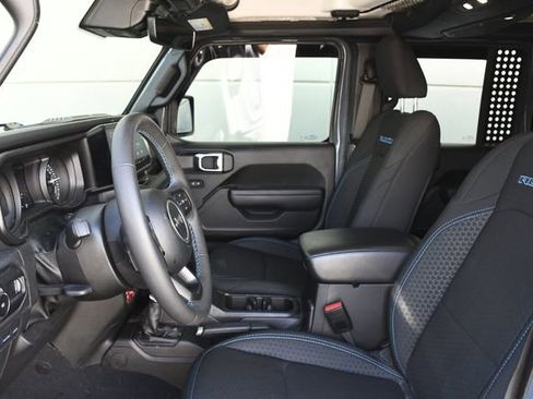 Used 2024 Jeep Wrangler Unlimited Rubicon 4xe w/ Technology Group image 21