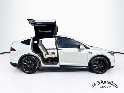 Used 2020 Tesla Model X Long Range AWD/4WD image 8