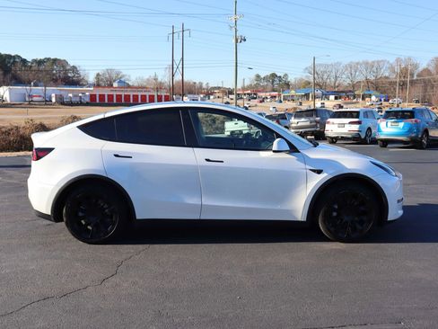 Used 2020 Tesla Model Y Long Range image 12