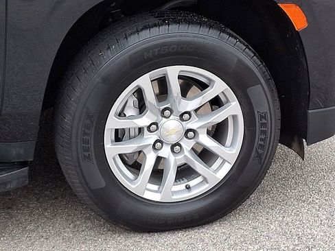 Used 2023 Chevrolet Suburban LT image 8