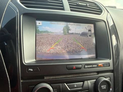 Used 2017 Ford Explorer XLT w/ Equipment Group 202A FWD image 17