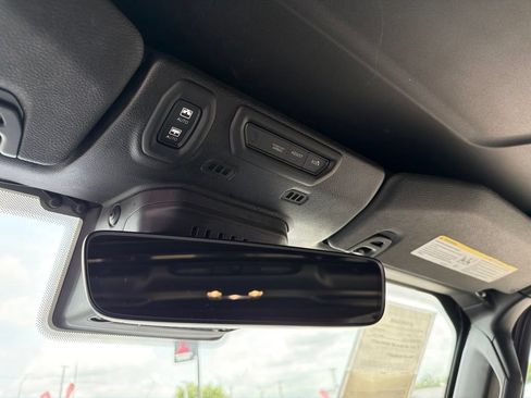 Used 2019 Jeep Wrangler Unlimited Sahara AWD/4WD image 27