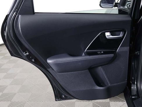 Used 2020 Kia Niro Touring image 26