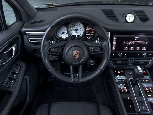 Certified 2023 Porsche Macan Turbo AWD/4WD image 40