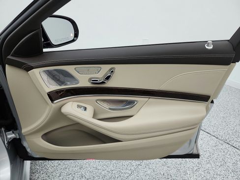 Used 2019 Mercedes-Benz S 560 Sedan image 21