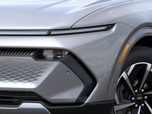 New 2025 Chevrolet Equinox EV LT image 34