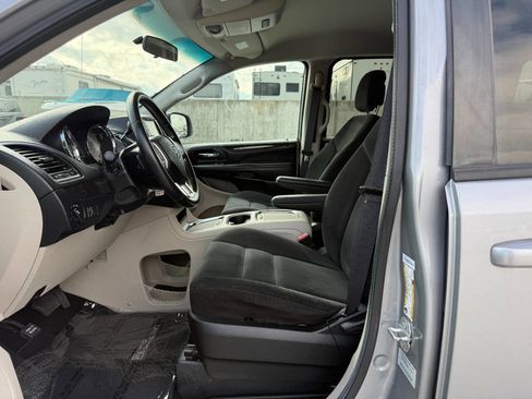 Used 2016 Dodge Grand Caravan SXT w/ Rear Park Assist Package image 15