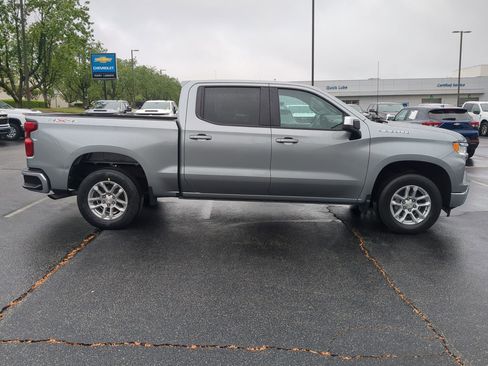 Used 2024 Chevrolet Silverado 1500 LT AWD/4WD image 11